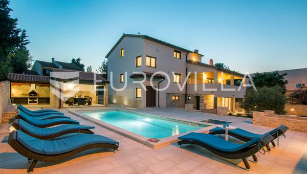 Istria, Premantura, villa única con vistas panorámicas en un gran jardín paisajístico.