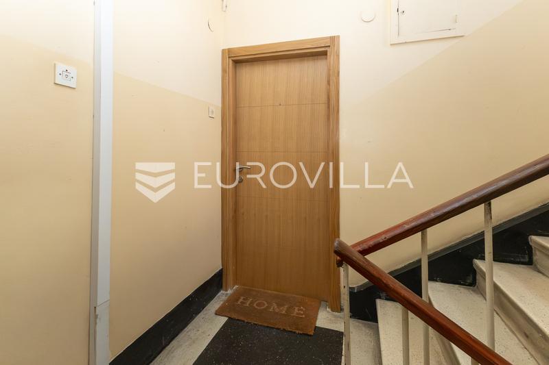 Slavonski Brod, Korzo - Three-Room Apartment for Rent - 11