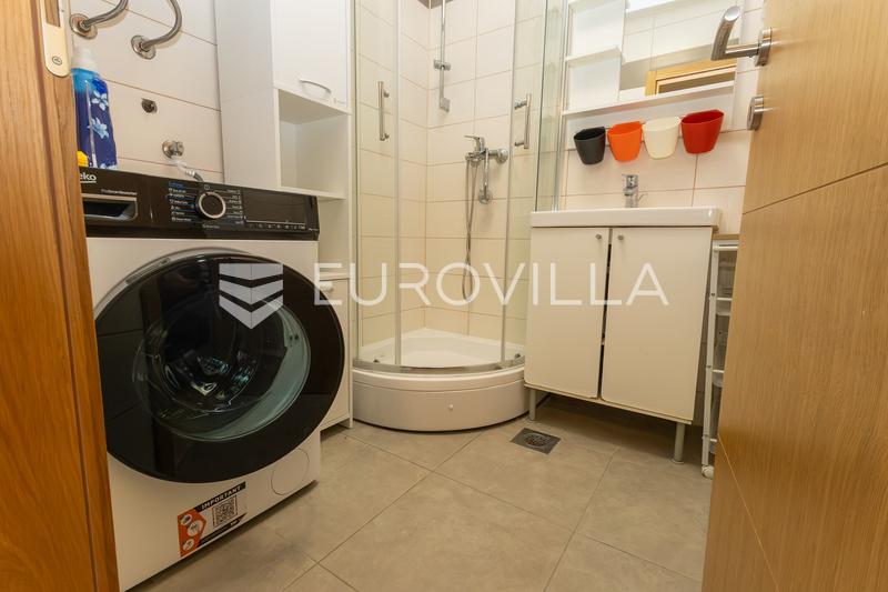 Slavonski Brod, Korzo - Three-Room Apartment for Rent - 7