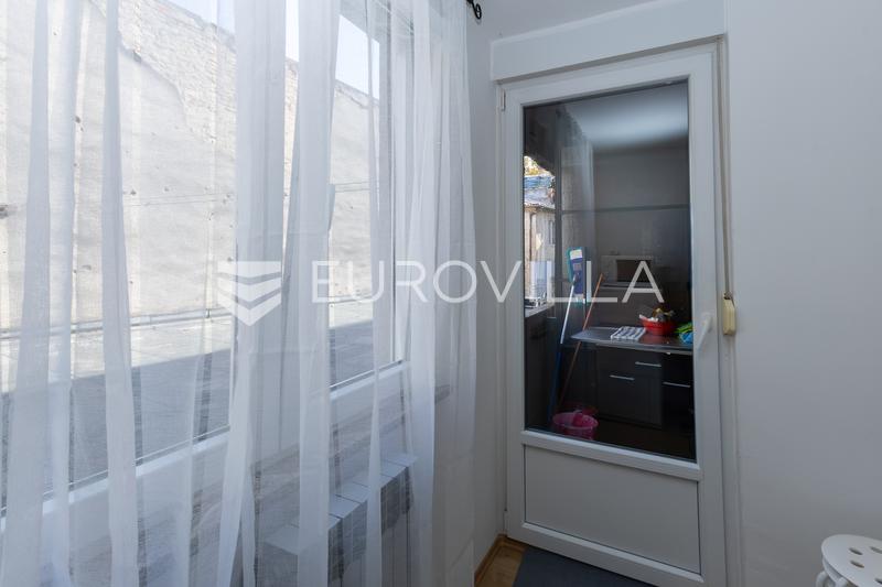Slavonski Brod, Korzo - Three-Room Apartment for Rent - 6