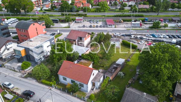 Zagreb, Samoborska cesta, obiteljska kuća na građevinskom zemljištu 868 m² unutar M1 i S namjene