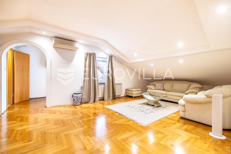 Zagreb, Sesvete, prekrasna obiteljska kuća 360 m² - 9