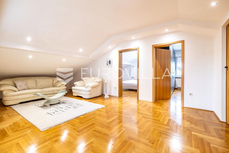 Zagreb, Sesvete, prekrasna obiteljska kuća 360 m² - 8