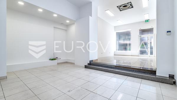Zagreb, Centar, ulični poslovni prostor / lokal 70 m²