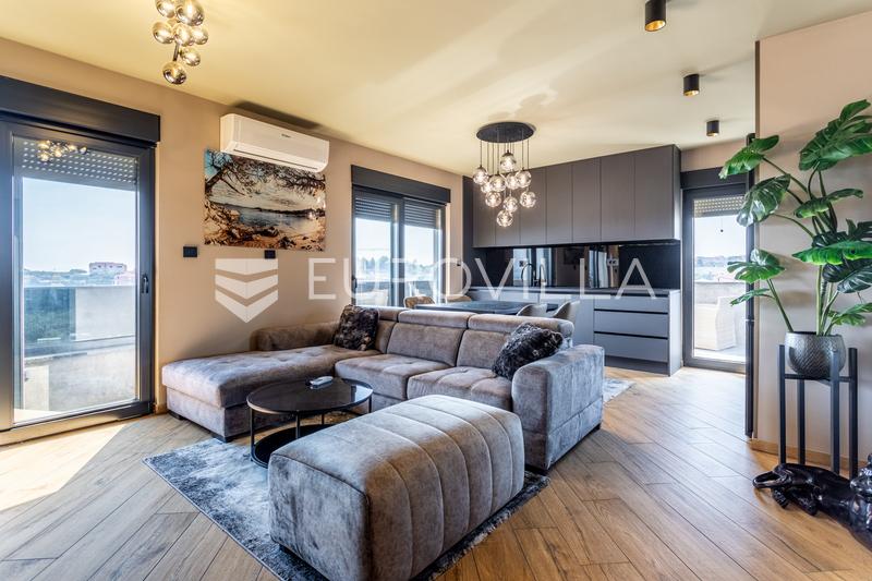 Split, Sirobuja, apartamento mobilado de dois quartos com um terraço espaçoso e vista para o mar. - 3