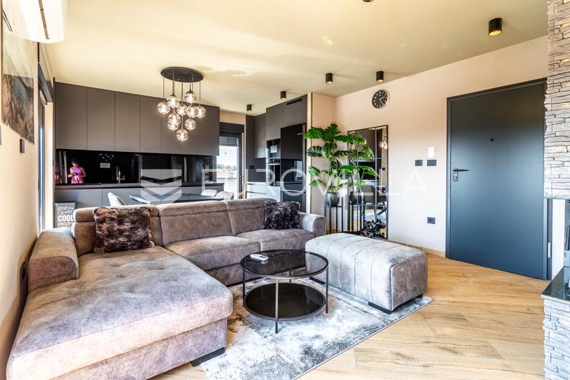 Split, Sirobuja, apartamento mobilado de dois quartos com um terraço espaçoso e vista para o mar. - 2