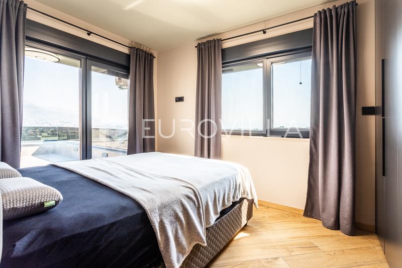 Split, Sirobuja, apartamento mobilado de dois quartos com um terraço espaçoso e vista para o mar. - 9