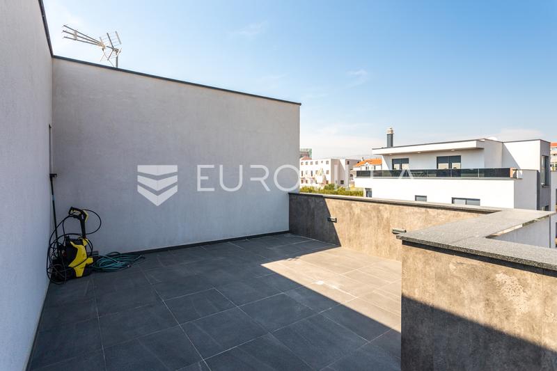 Split, Sirobuja, apartamento mobilado de dois quartos com um terraço espaçoso e vista para o mar. - 15