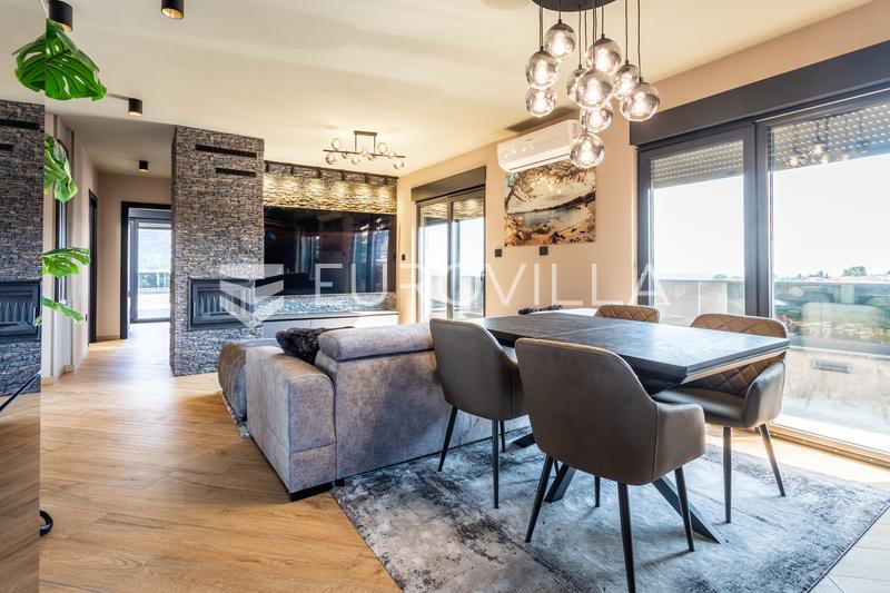 Split, Sirobuja, apartamento mobilado de dois quartos com um terraço espaçoso e vista para o mar. - 1