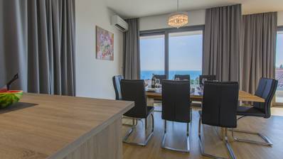 Makarska, nybyggd villa med pool