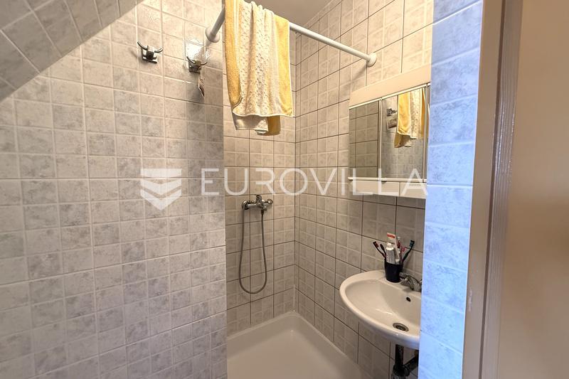 Peroj - Exkluzivní dům se třemi bytovými jednotkami - 9