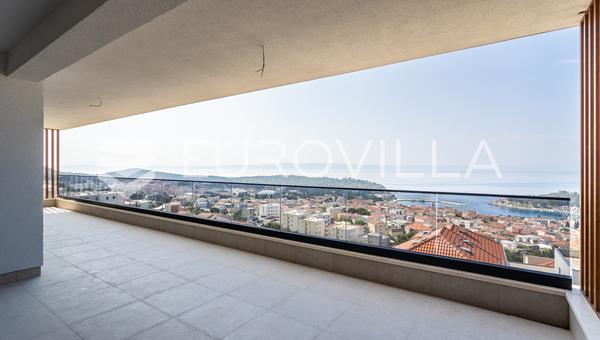 Makarska, exkluzív három hálószobás apartman kültéri medencével és panorámás tengeri kilátással