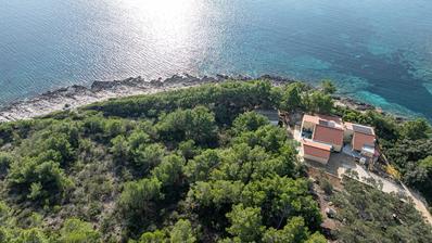 Otok Korčula, Vela Luka, građevinsko zemljište uz more