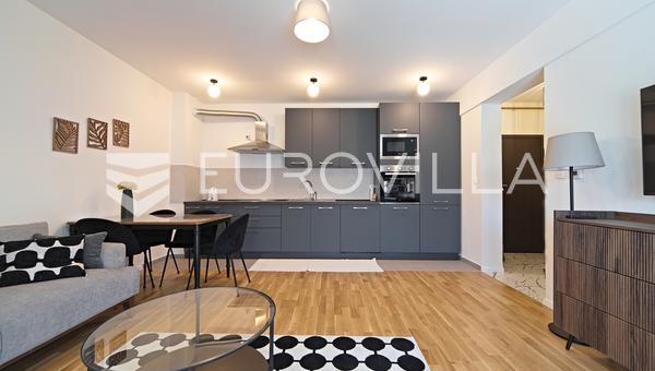 Osijek, Şehir Merkezi, otoparklı tek yatak odalı dairenin ilk kiralaması, 46 m²