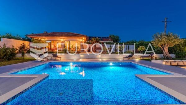 Zadar, Smokovic villa moderna con piscina, De nueva construcción