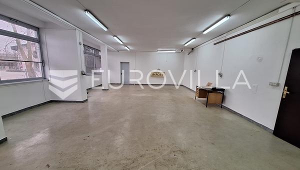 Karlovac, konut ve ticari bina 1000 m², çok amaçlı kullanım imkanı