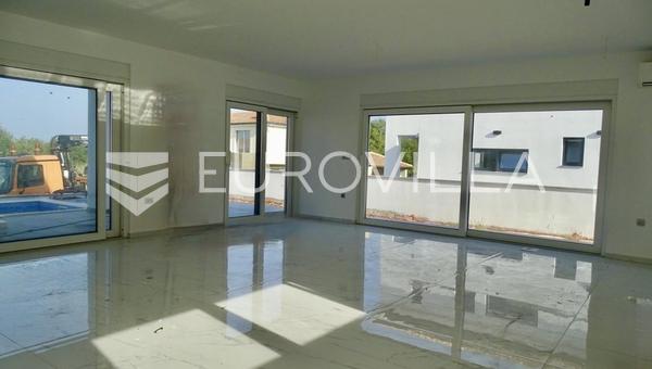 Malinska, Miholjice, havuzlu ve deniz manzaralı 153,53 m² aile villası