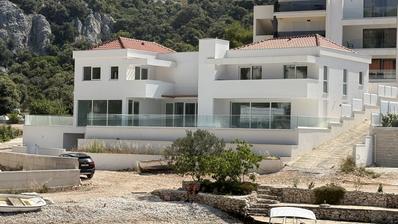 Sevid - vila de luxo recém-construída com piscina, em primeira linha de mar