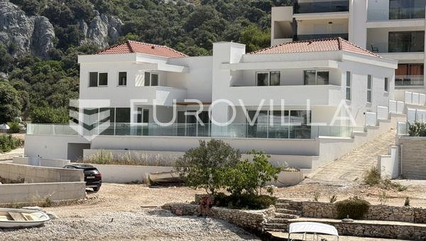 Sevid, novoizgrađena luksuzna vila s bazenom, prvi red do mora