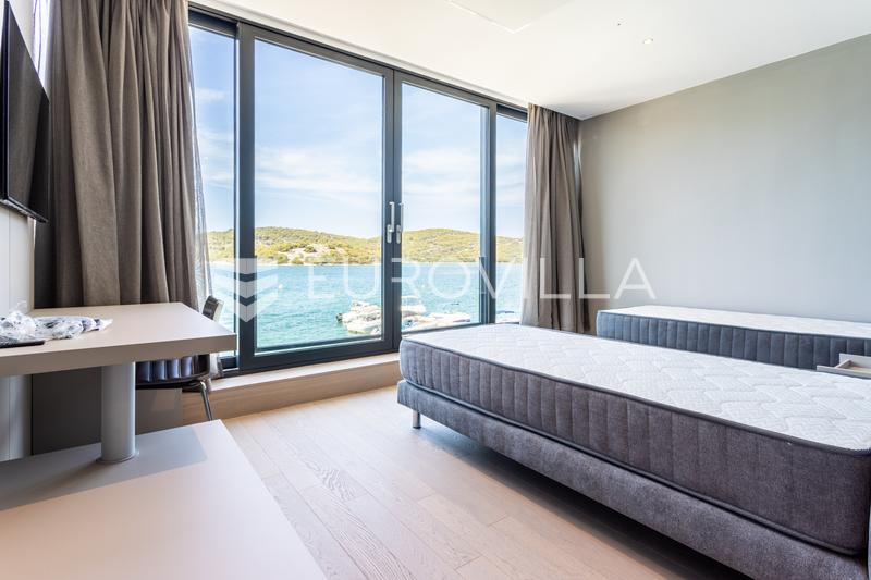 Tisno, modern villa with a swimming pool, first row to the sea - 33