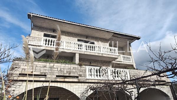 Rijeka, Hosti, family apartment 140 m² in a quiet and neighbourhood near school and kindergarden