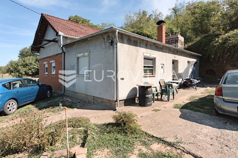 Zmajevac, Podolje, vikendica površine 90 m²