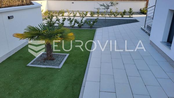Malinska, dva stana ukupne površine 142,20 m² Jedinstvena prilika
