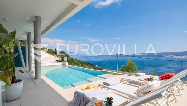 Omis, villa moderne avec piscine et vue panoramique sur la mer