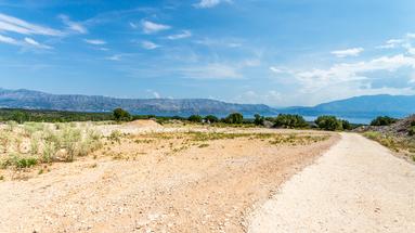 Otok Brač, Pučišća, ekskluzivna investicija, zemljište ukupne površine 10.343 m² s građevinskom dozv