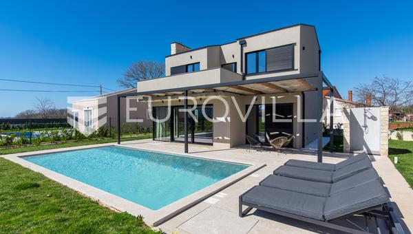 Istrien, Krnica, moderne villa med swimmingpool og stor have