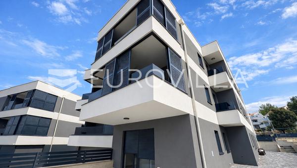 Pag, Šimuni, apartamento de tres dormitorios con jardín a 120 m del mar