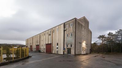 Kukuljanovo, industrijski kompleks s dvije hale, zemljište 4,435 m²