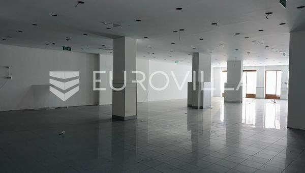 Dakovo, Centro da Cidade - Espaçoso Espaço Comercial, 444 m²