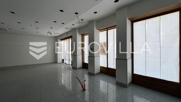 Dakovo, Centre-ville - Espace commercial spacieux, 444 m²