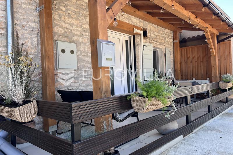 Istra, Kanfanar, potpuno renovirane dvije kamene kuće, useljive odmah, 130 m² - 32