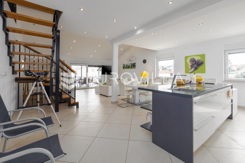 Ližnjan, luxurious duplex apartment with gallery, terraces and sea view - 13
