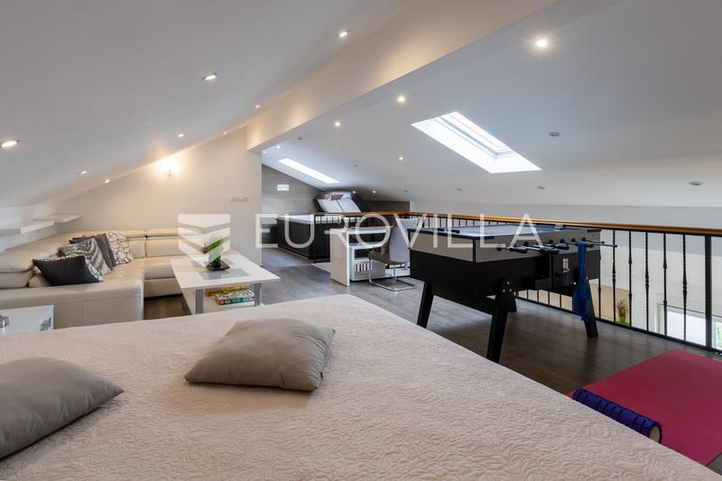 Ližnjan, luxurious duplex apartment with gallery, terraces and sea view - 4