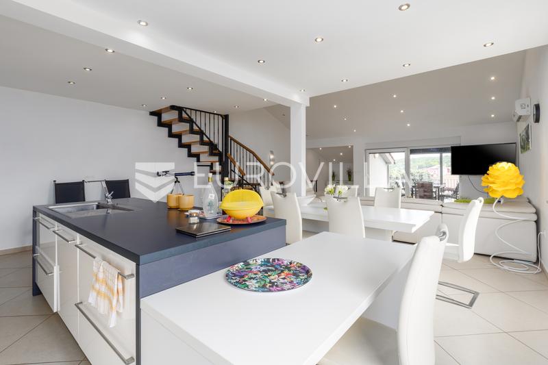 Ližnjan, luxurious duplex apartment with gallery, terraces and sea view - 10