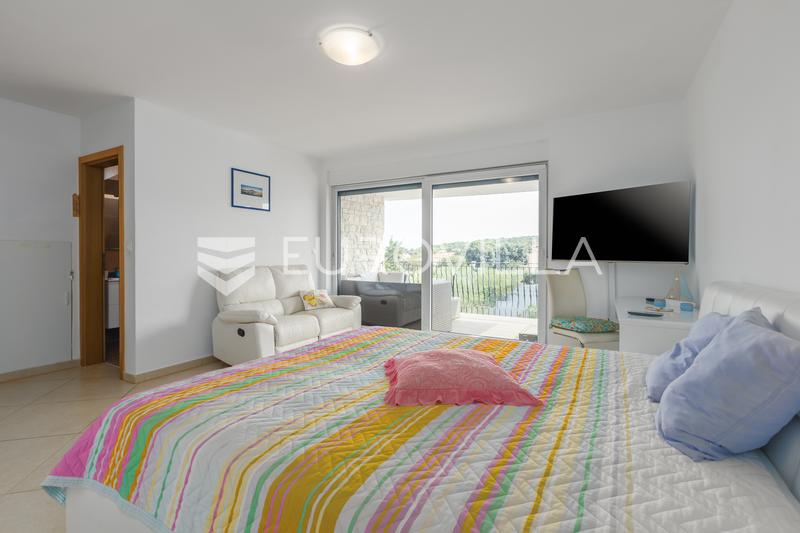 Ližnjan, luxurious duplex apartment with gallery, terraces and sea view - 34