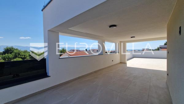 Vir - Apartamento de tres dormitorios con terraza en la azotea y vistas al mar y sus alrededores