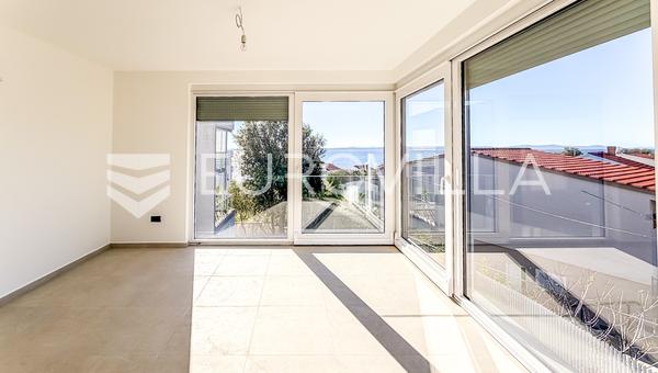 Zadar, Petrčane - Exkluzív apartman saját kerttel és medencével