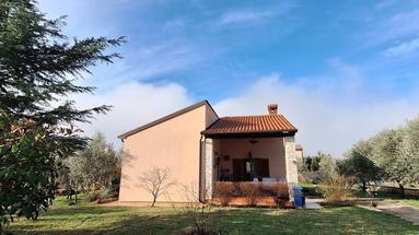 Istrië, regio Buje - Charmant vrijstaand huis met groot perceel, ontwikkelingspotentieel