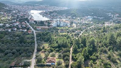 Otok Korčula, Vela Luka, građevinsko zemljište u centru mjesta
