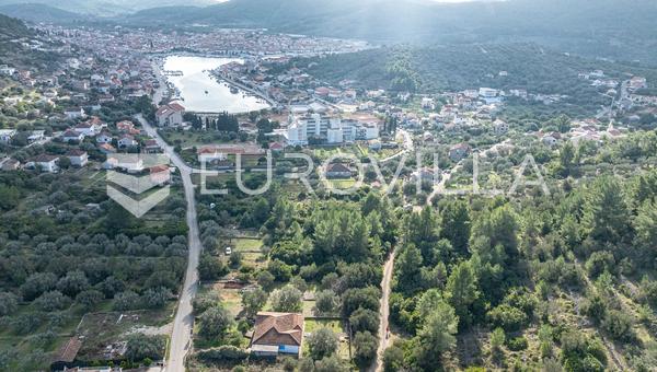 Otok Korčula, Vela Luka, građevinsko zemljište u centru mjesta