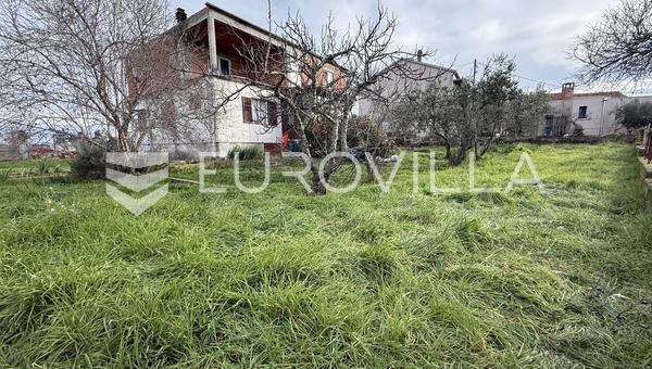 Zadar, Bokanjac, samostojeća kuća s prostranom okućnicom i velikim potencijalom