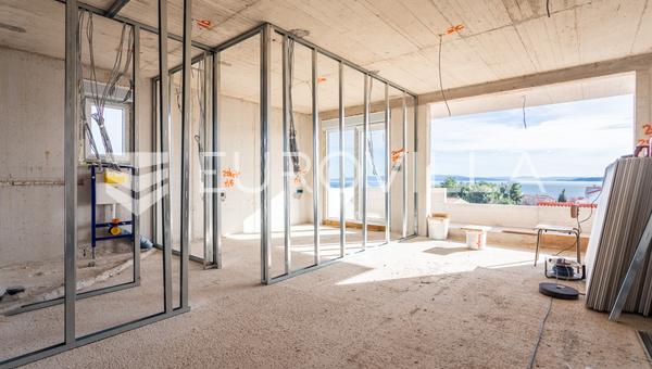 Čiovo, Okrug Gornji, dvosoban penthouse s krovnom terasom i dva parkirna mjesta