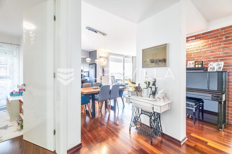 Zagreb, Pantovčak, prekrasan trosoban stan s terasom i parkingom