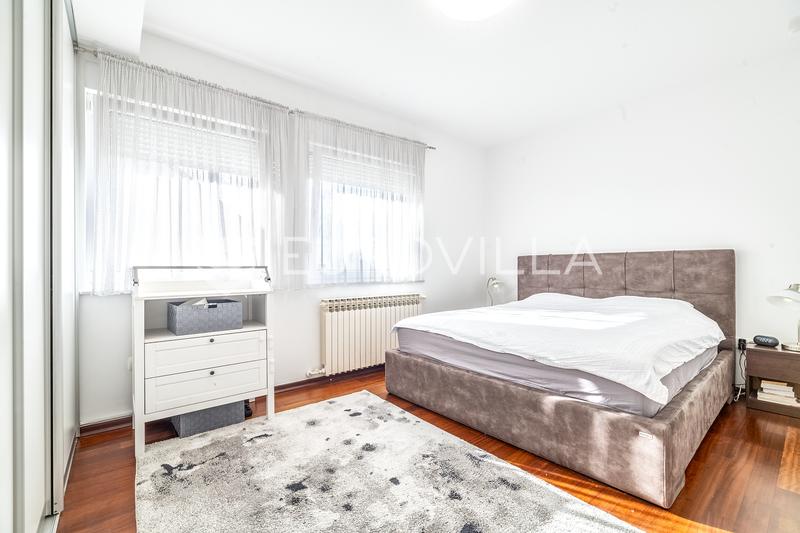 Zagreb, Pantovčak, prekrasan trosoban stan s terasom i parkingom