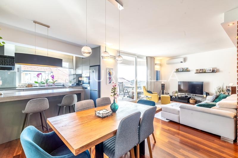 Zagreb, Pantovčak, prekrasan trosoban stan s terasom i parkingom