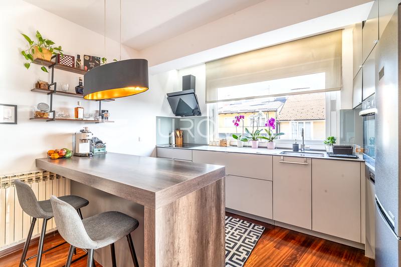 Zagreb, Pantovčak, prekrasan trosoban stan s terasom i parkingom